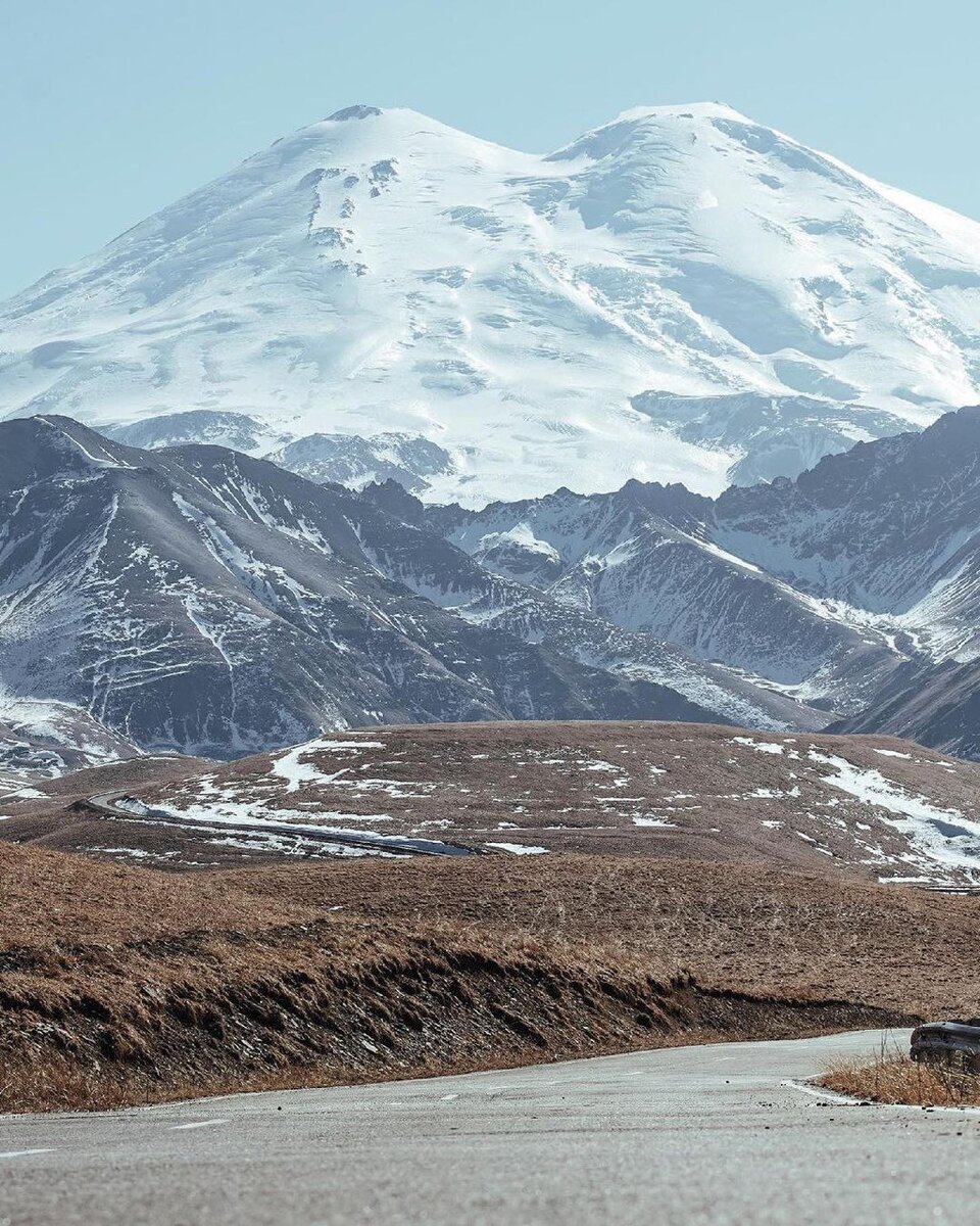 Шотландия highlands. Гора белуха 2022. Гора талая до самой вершины заросшая. Кавказский хребет и эльбрус. Вершина базардюзю.