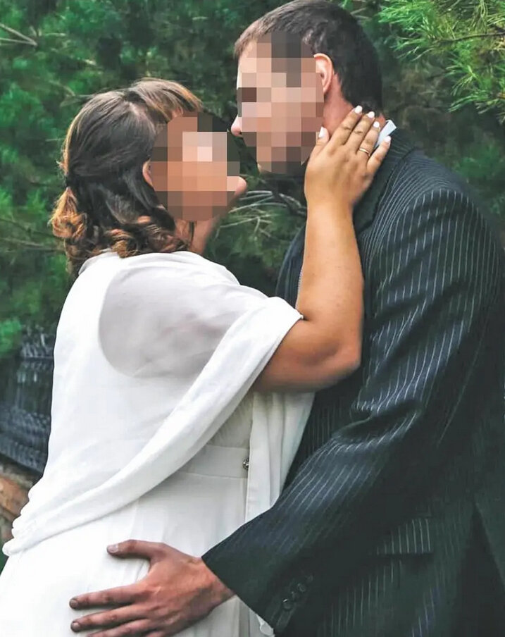    Нежные чувств супругов друг к другу кто-то посчитал "непристойными".Со страницы Марины Львовой.