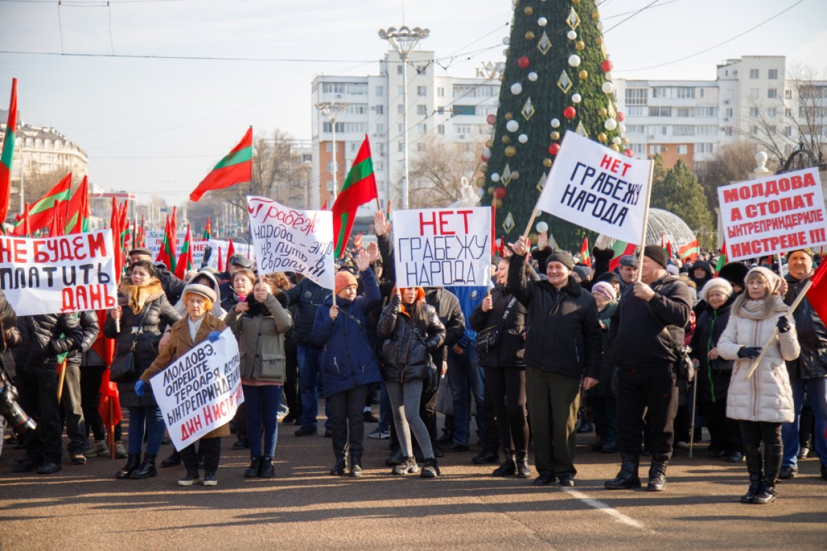    Протестующие против экономического давления Молдовы на Приднестровье, Тирасполь.