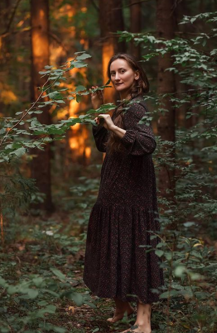 довольная девушка. девушка в сердце. девушка любимая покажи. сумасшедшая фотосессия. подростковая влюбленность.