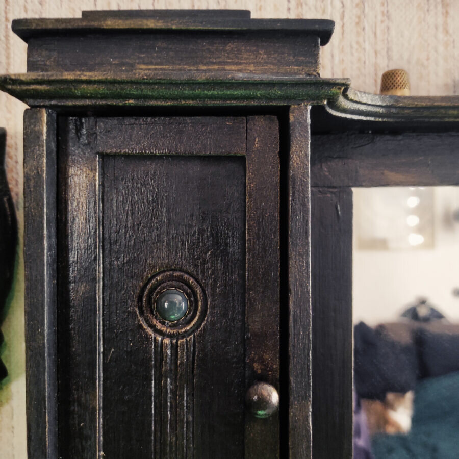    Винтажный шкафчик   
Источник: Мария Моднова для Креаликум