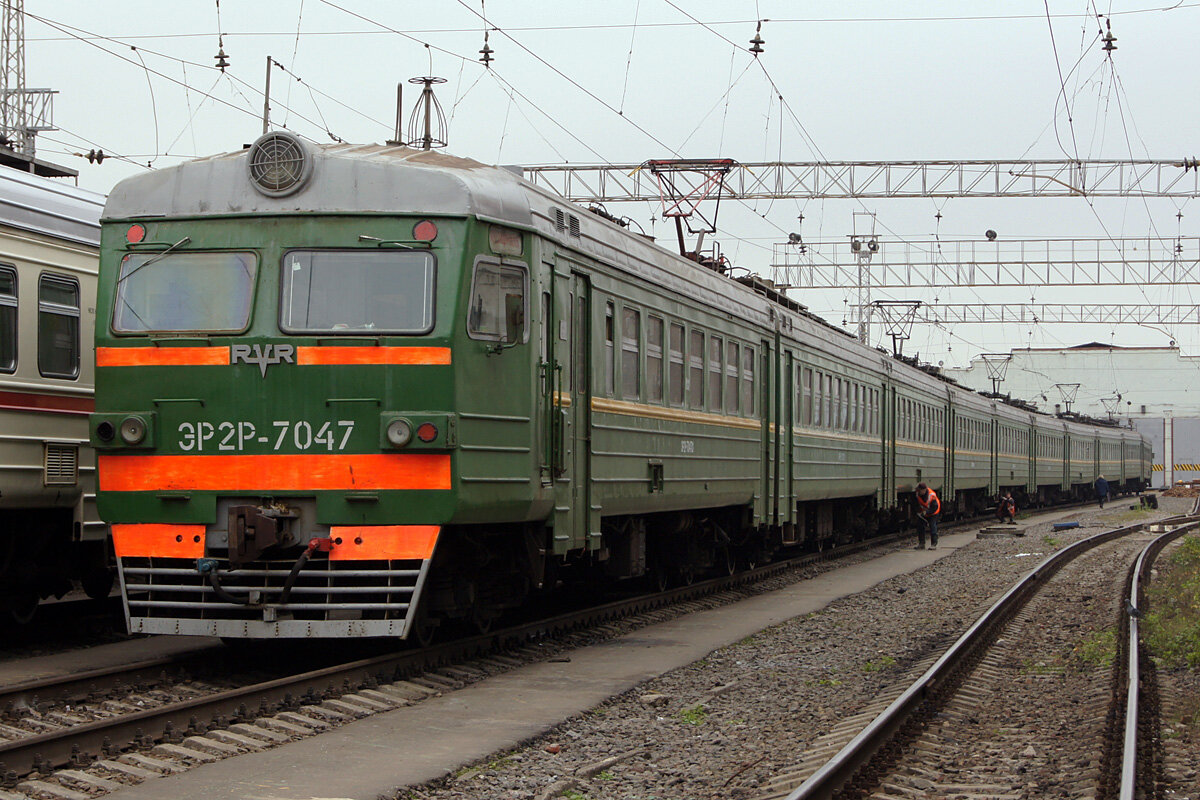    Поезд ЭР2Р-7047Wikipedia