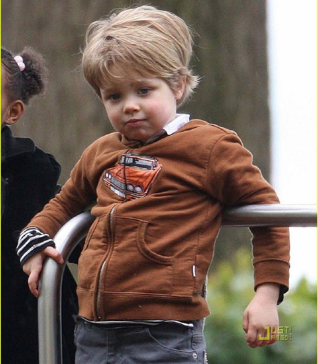 Фото: Just ared  Шайло Джоли-Питт в детские годы