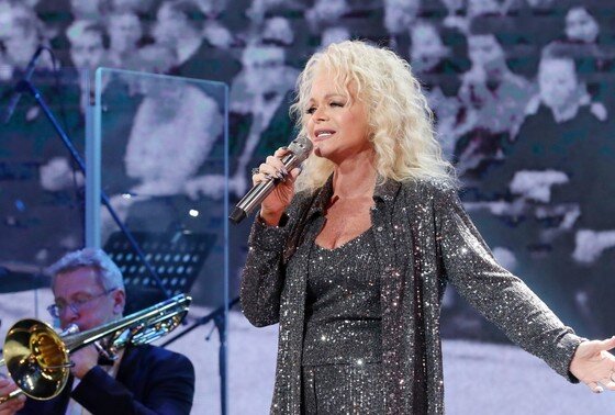    Лариса Долина