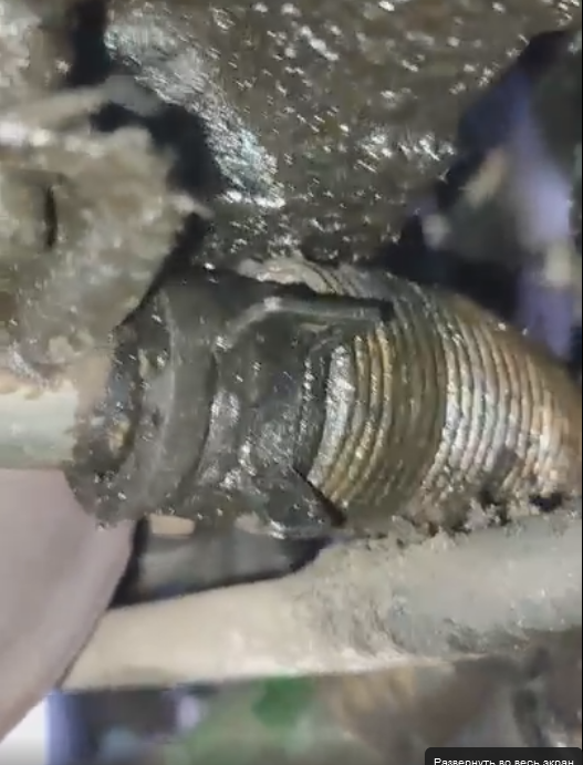 Вот шланг, что под коллектором 