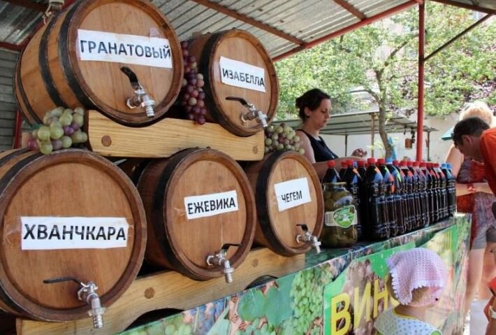Вино на рынке в Абхазии (иллюстрация из открытых источников)