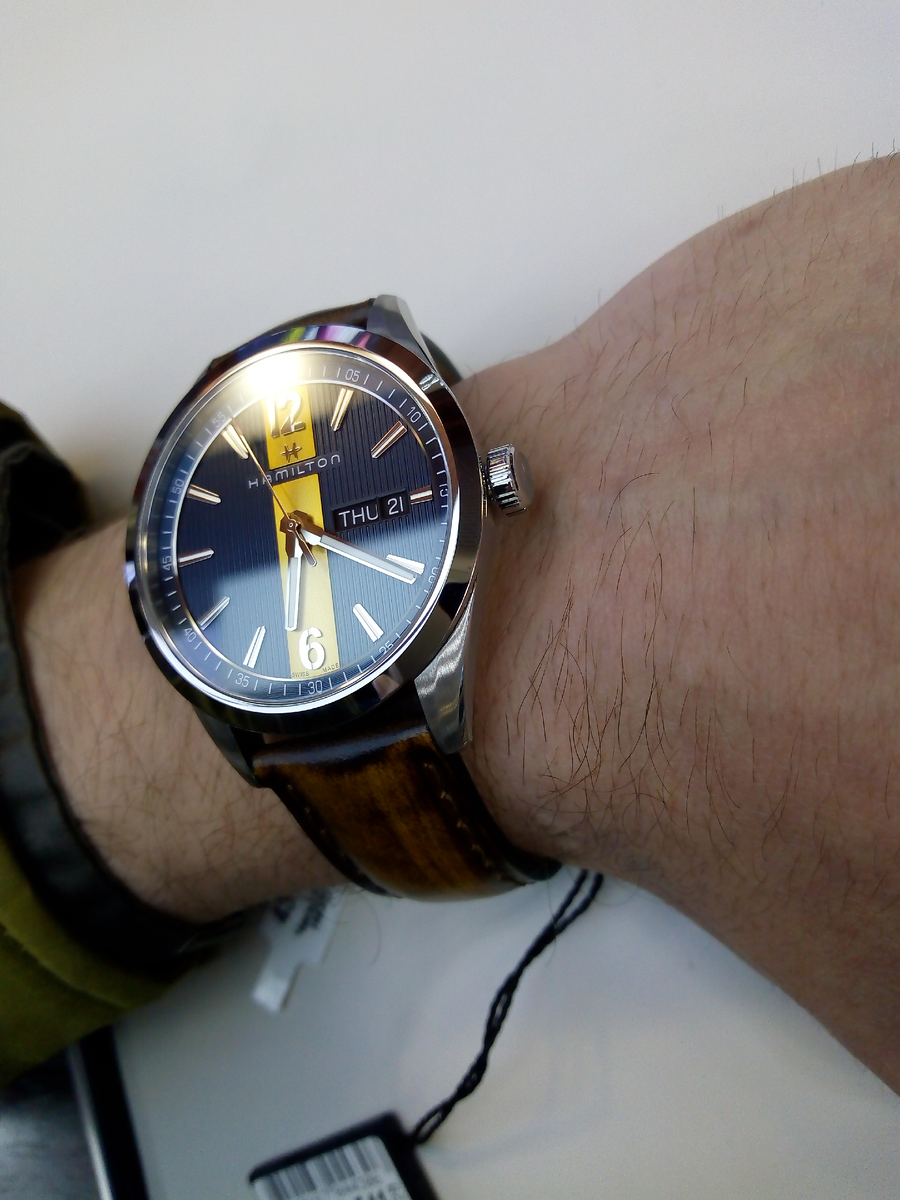 Исчезнувший символ. Знак мстителей avengers. Любовь это опасно. Человек думает пиктограмма. Ядовитая любовь рисунок.