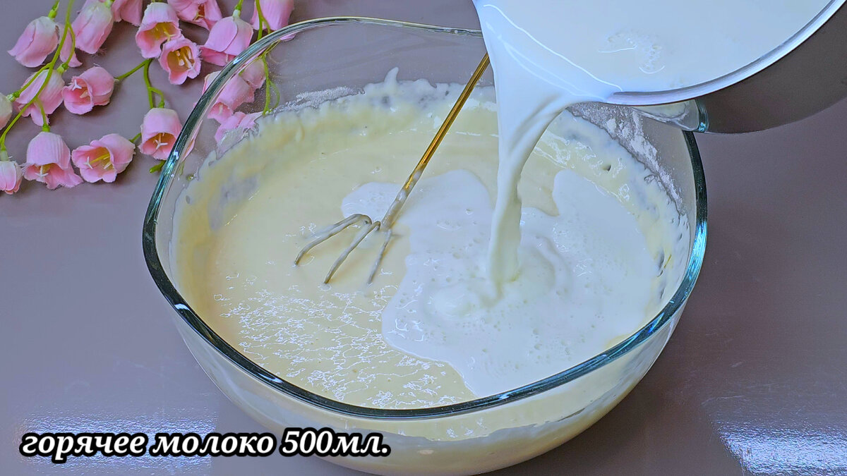 Кефир чайной ложкой. Оладьи ингредиенты. Яйцо молоко мука сода соль. Кефир чайной ложкой. Смешение кефира и соды.