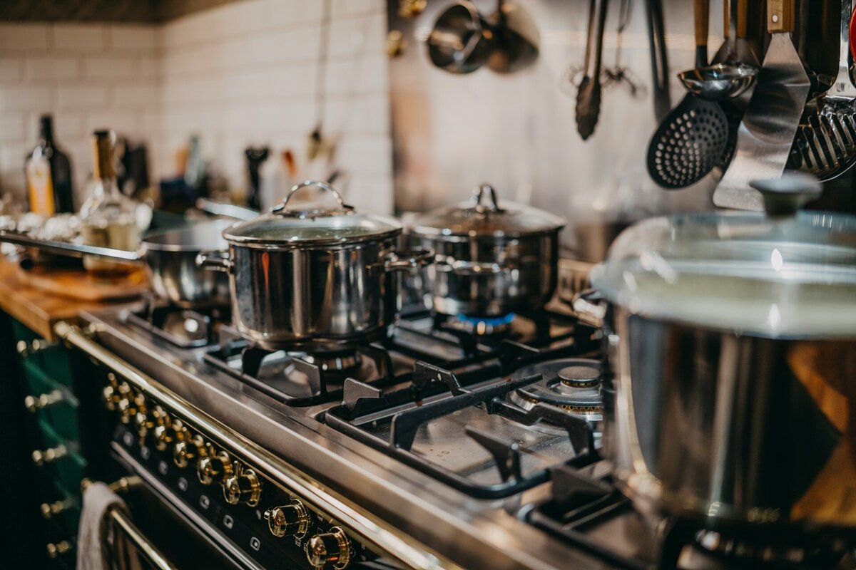     Что делать, если пригорела кастрюля: 5 самых рабочих методов очистки посуды