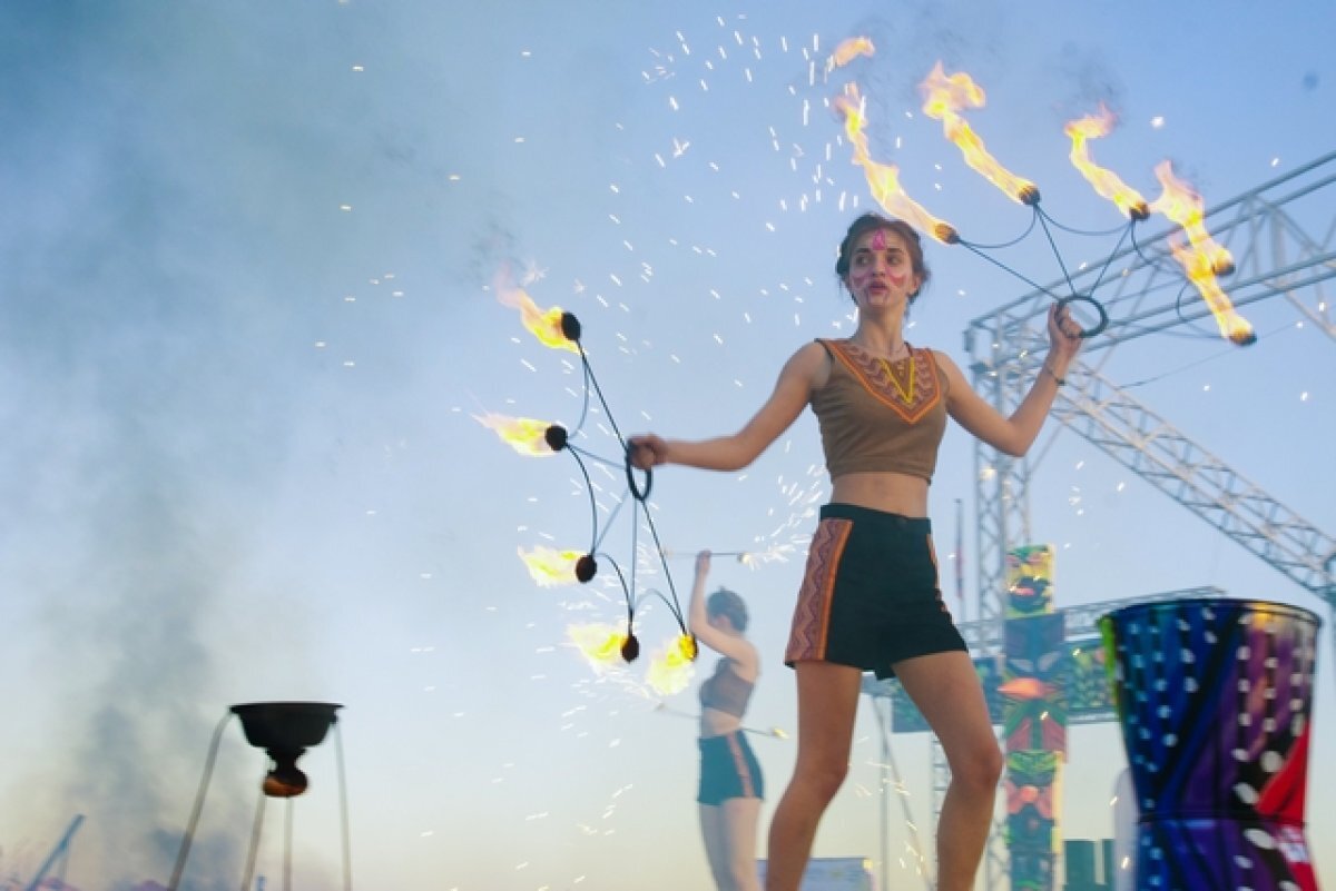    Танцовщица подожгла дверь квартиры с новорождённым в Петербурге