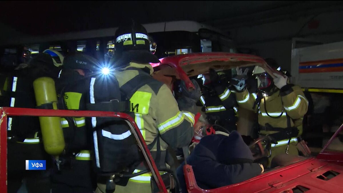    В тоннеле Восточного выезда из Уфы МЧС впервые провели масштабные учения по ликвидации последствий ДТП