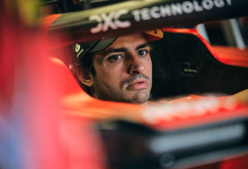    Карлос Сайнс: Я не в обиде на Хэмилтона, каждый гонщик мечтает о FerrariFerrari