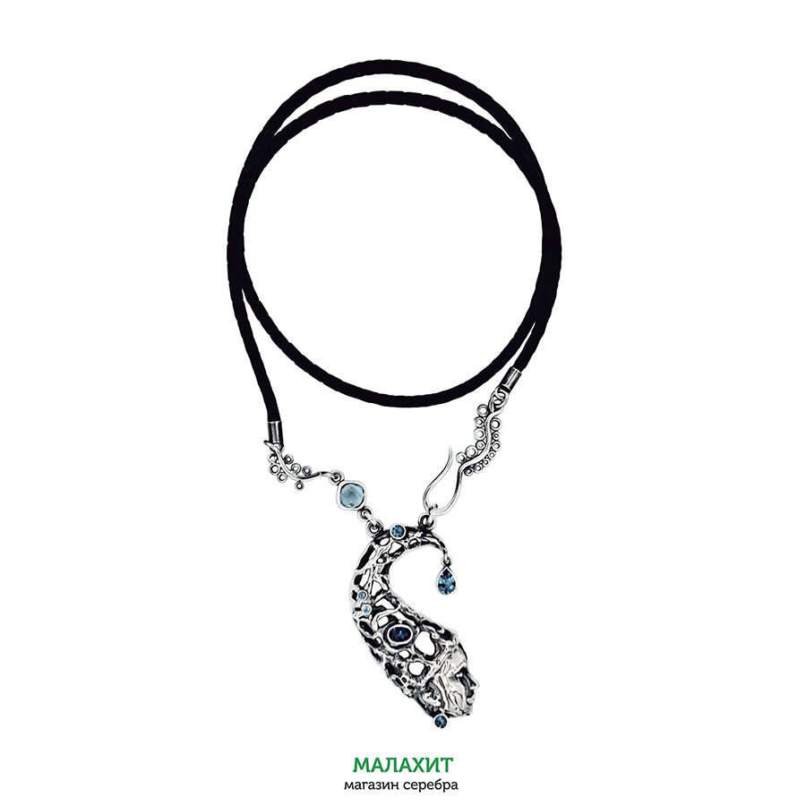 Эксклюзивное колье Луна - воплотило в себе оригинальность и стиль современного ювелирного искусства. 
Выполнено по уникальному авторскому дизайну и является результатом ручной работы.
Подвесной элемент и оригинальный замок - крючок изготовлены из серебра 925 пробы с чернением. Украшение изготовлено в единичном экземпляре. 