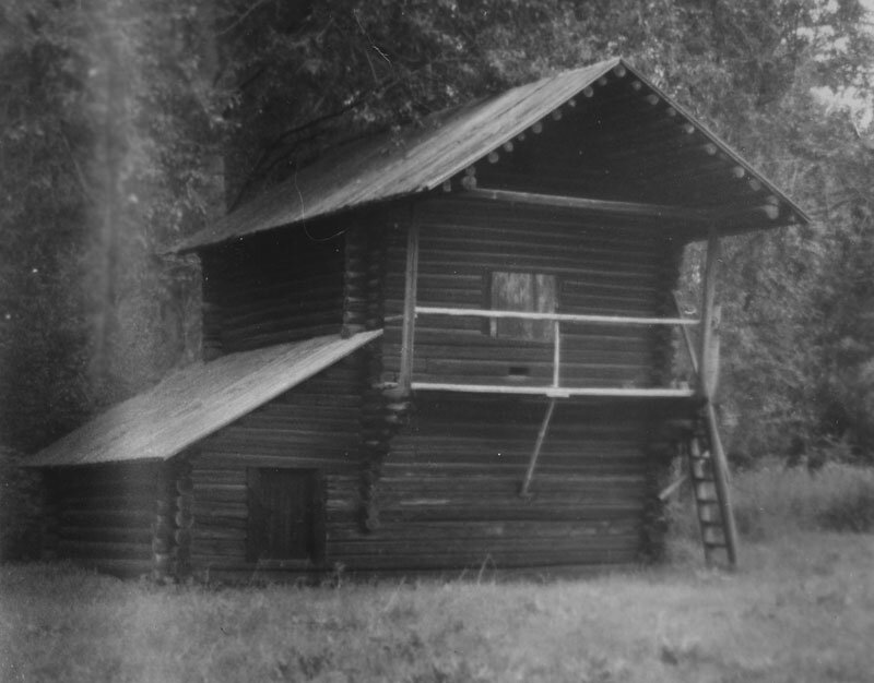 Фото овина, чтобы ясен был масштаб захвата соседской земли.