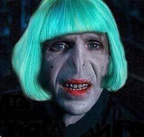 Здрасте! Я - ваша тётя! Откройте, молочка принесу!