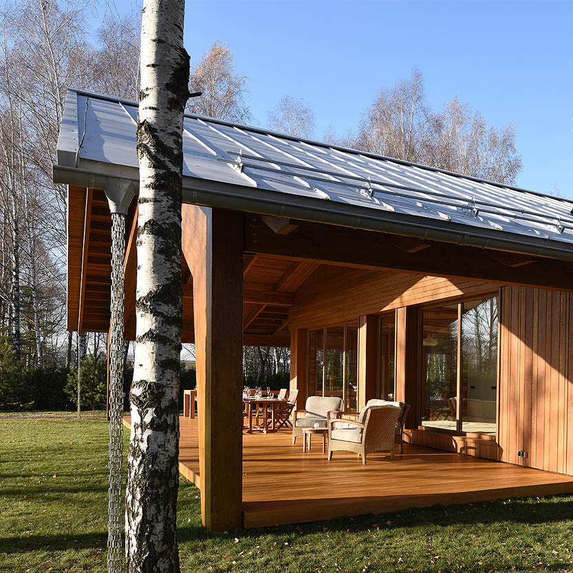 Большой гостевой дом из лиственницы | Масло Osmo 