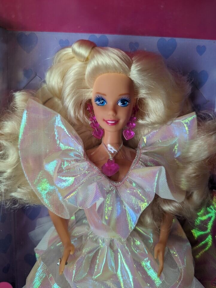 Фото с ebay. Похожа на ту, что я увидела в гостях, но не уверена, что была именно Barbie Secret Hearts.