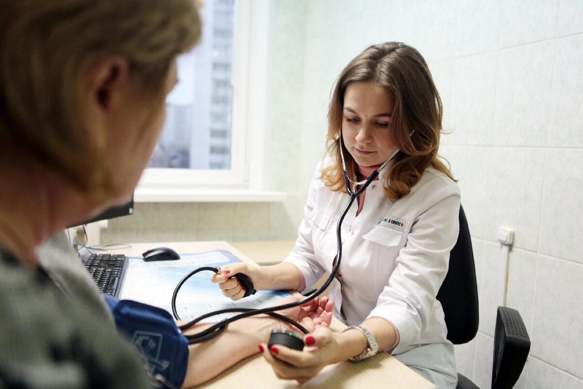 Непонятно, будет ли когда-нибудь повышение зарплаты медикам, которые трудятся в районных поликлиниках в городах-миллионниках.