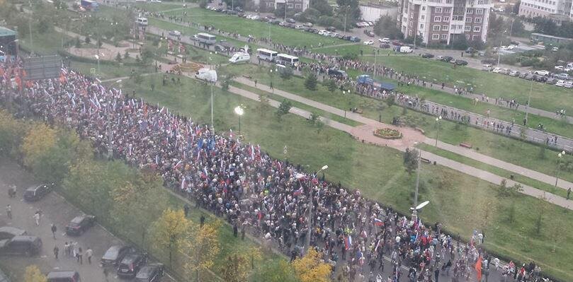 Участники митинга оппозиции «За сменяемость власти» в районе Марьино