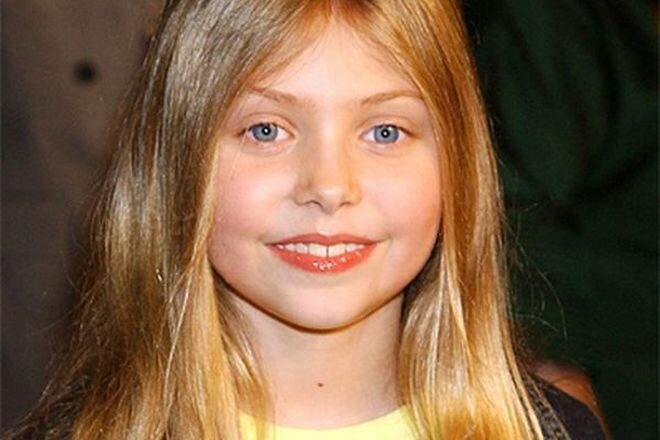 Тейлор Мишель Момсен в детстве.