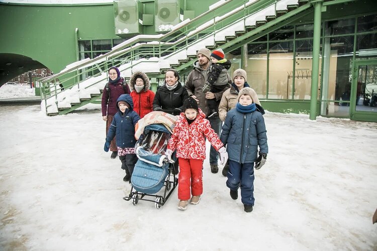 Зачем семья из Канады с 8 детьми переехала в русскую деревню и каково им живётся там сейчас