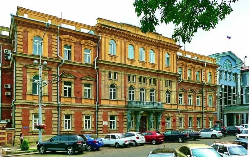 Здание администрации города - бывший дом губернатора