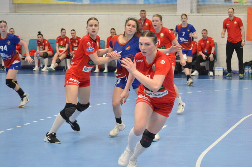 Борьбы на площадке хватало