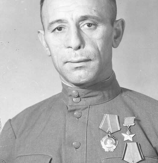 Один из самых молодых Героев Советского Союза - Дмитрий Чернов. Какой подвиг он совершил?