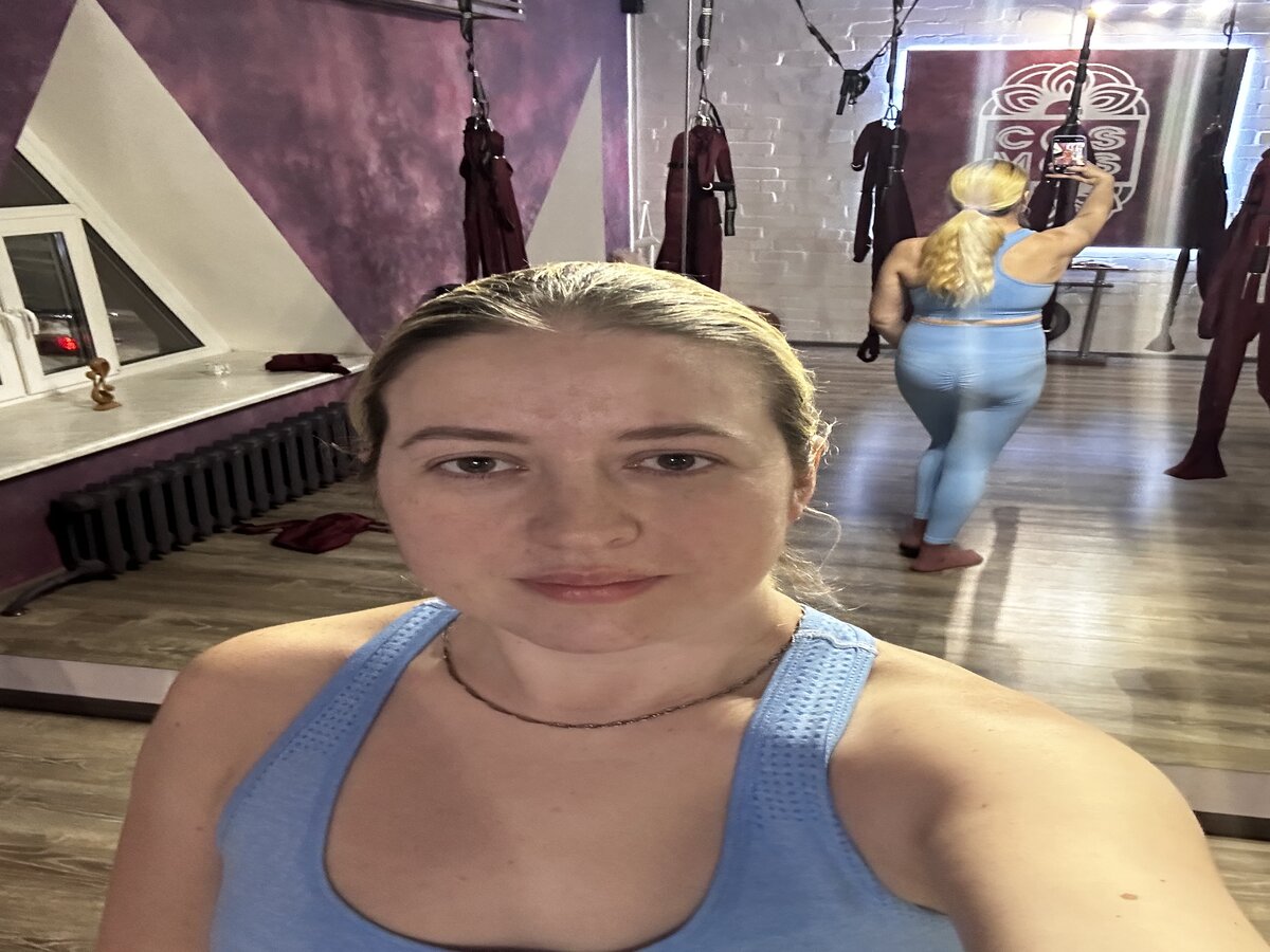 Держу тело в тонусе, хожу на спорт практически через день, чтобы во время похудения кожа не была сильно дряблой и рыхлой