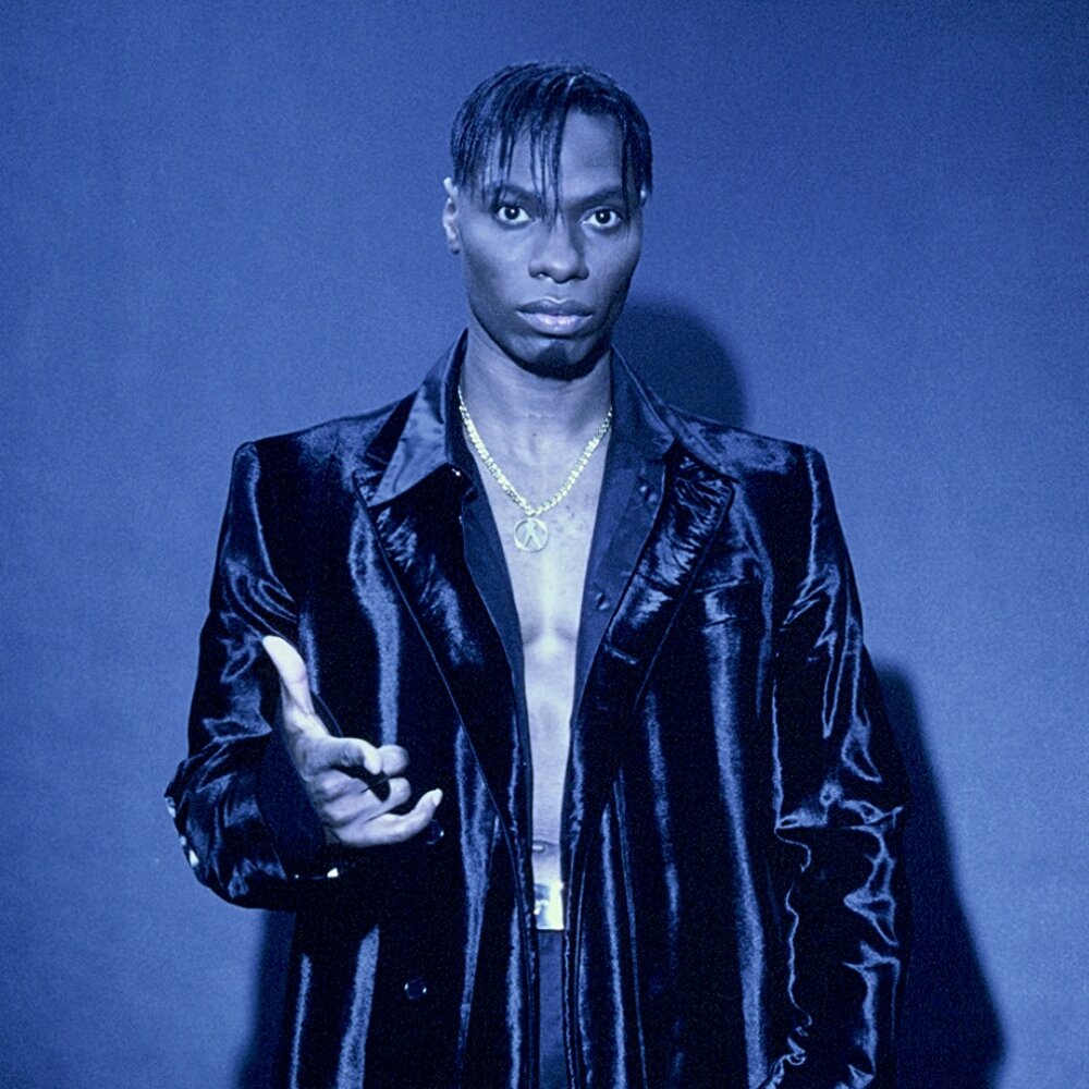 Тони собственной персоной будто говорит "Ты еще мой евроденс не видел"! 