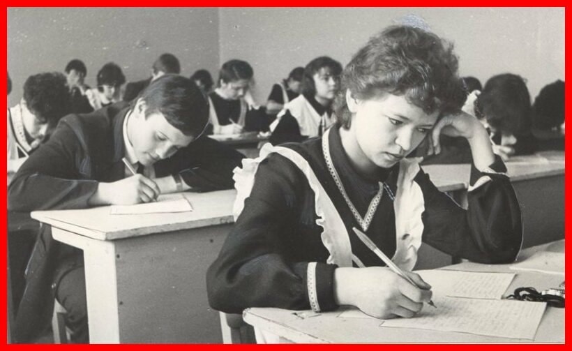  в 80-е годы выпускники школ сдавали 7 выпускных экзаменов и первым традиционно было сочинение