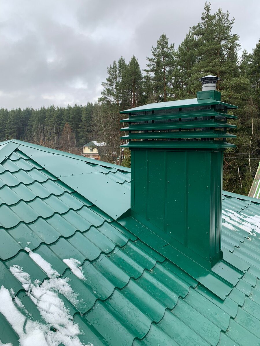 "Верхний" проходной узел с листом до конька на металлочерепице.