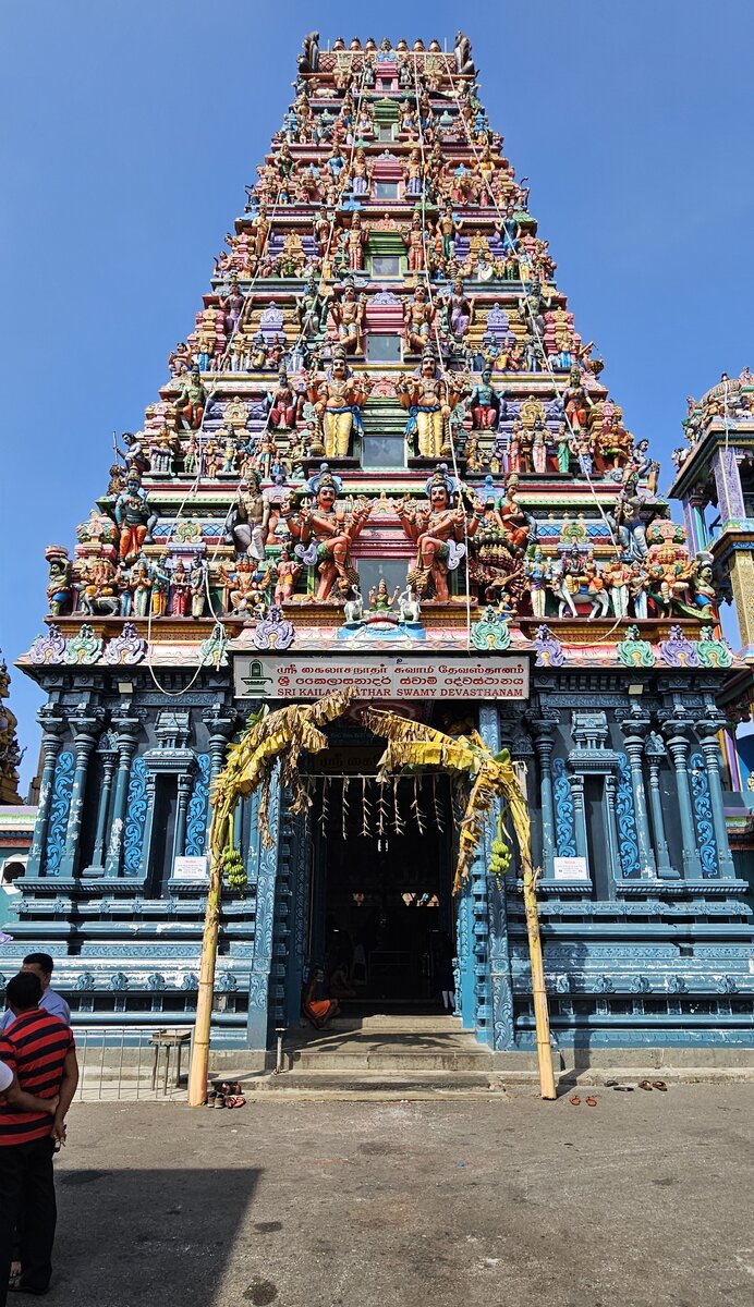 Главный вход в ндуистский храм Каилавасана | Личное фото
