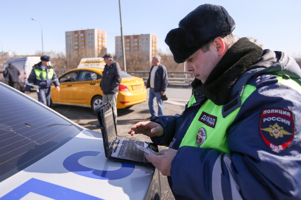    И инспектор ДПС, и участковый обязаны действовать в пределах закрепленной за ними территории обслуживания.