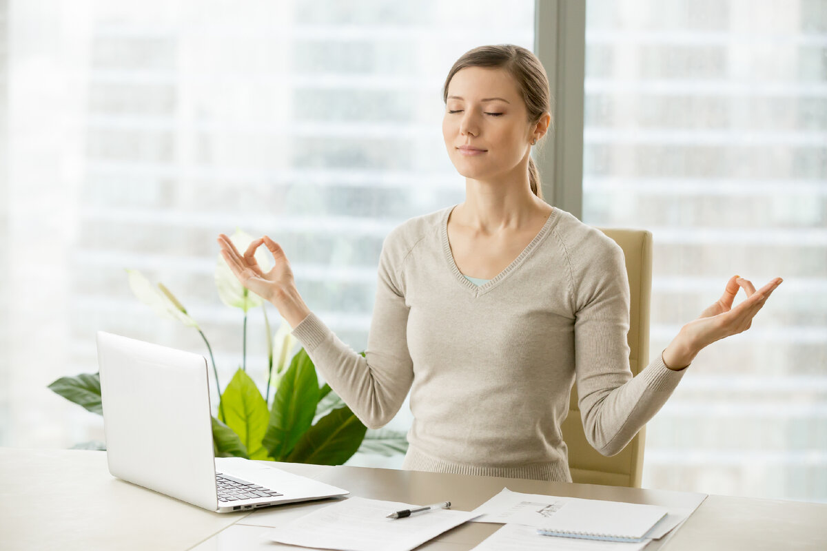 <a href="https://ru.freepik.com/free-photo/calm-businesswoman-relaxing-with-breath-gymnastics_4013243.htm#fromView=search&page=1&position=3&uuid=874d563e-7fa2-4ae5-b5eb-c12ba7d262da">Изображение от yanalya на Freepik</a>