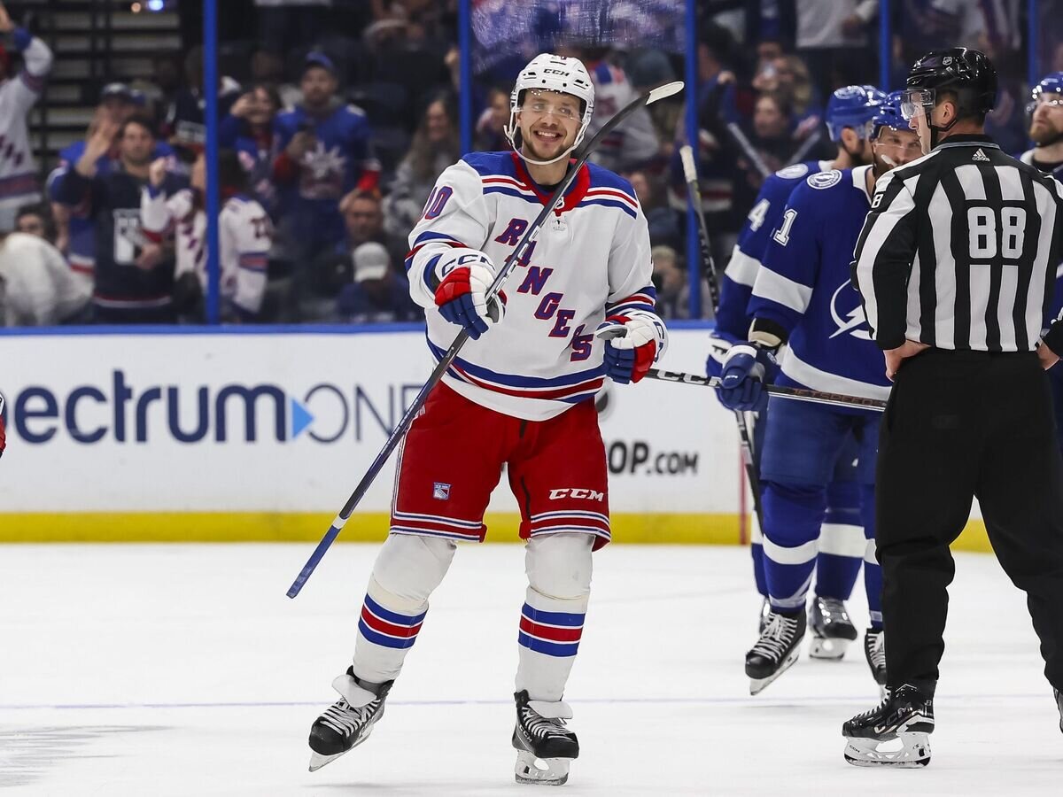    Хоккеист "Нью-Йорк Рейнджерс" Артемий Панарин© Фото : twitter.com/nyrangers