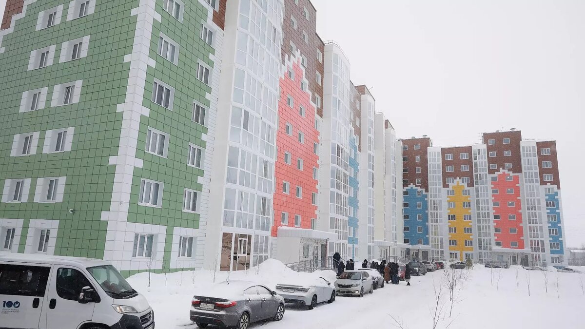     Более 1 млрд рублей в Сургутском районе направят на улучшение жилищных условий жителей фенольных и аварийных домов. Средства поступят из федерального, окружного и районного бюджетов.