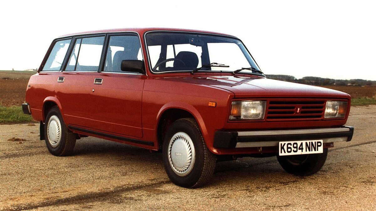    Британский вариант ВАЗ-2104 — Lada Riva Break. В некоторых странах «пятерки» и «четверки» называли Nova