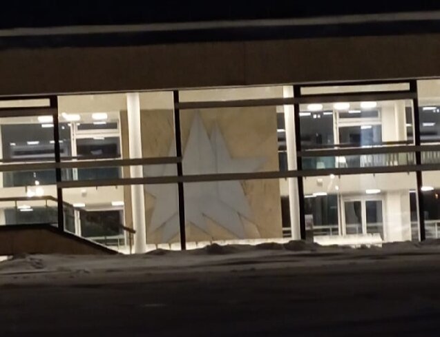 Отреставрирована мозаика в Московском Дворце Пионеров на Воробьевых горах. Дочь сняла с улицы 