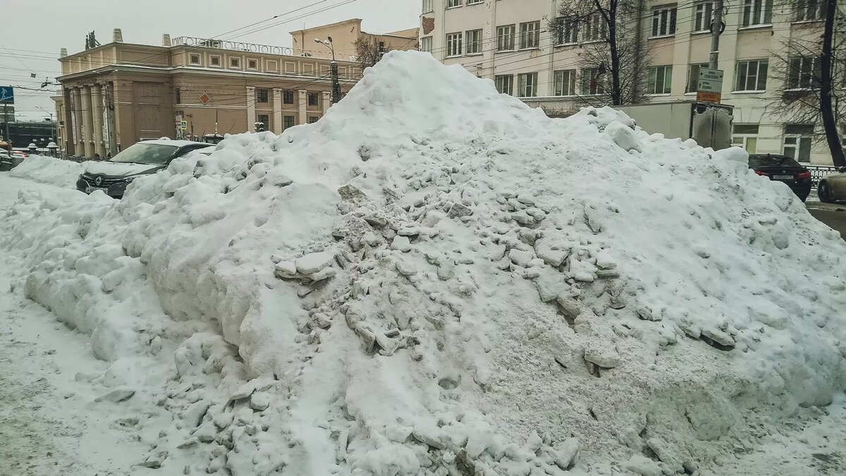     В Ижевске готовятся к паводку. Особое внимание сейчас уделяют вывозу снега с территорий, подверженных подтоплению талыми водами.