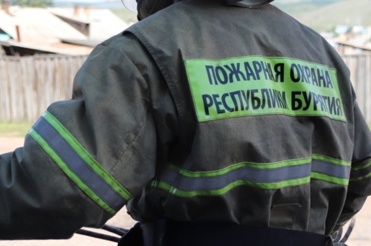    Женщина-водитель врезалась в столб и застряла в автомобиле в Бурятии