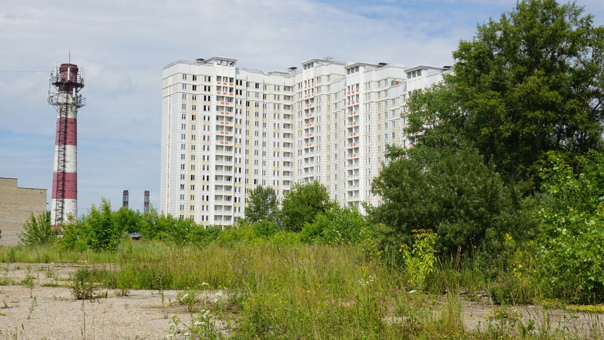 Этот микрорайон Кузнечики-2 должен был открыться в Московской области еще 10 лет назад, но что-то пошло не так... Тысячи квартир остались пустыми и никому не нужными.-2