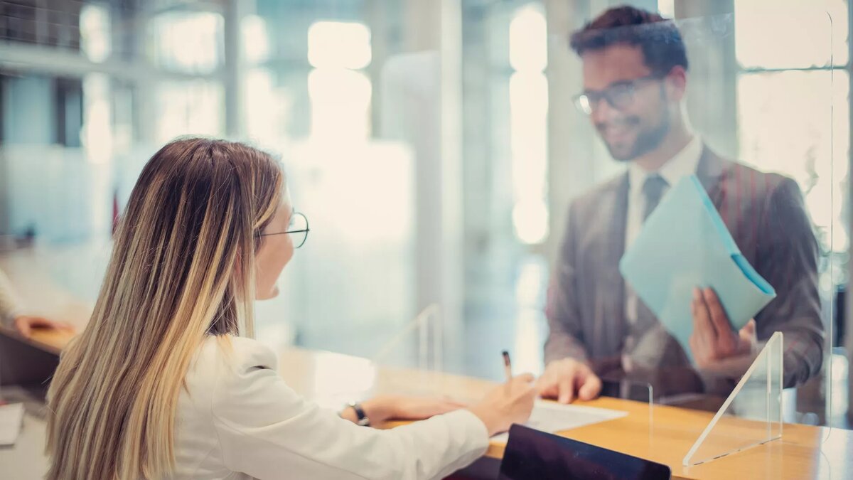 © iStock.com / LukaTDB