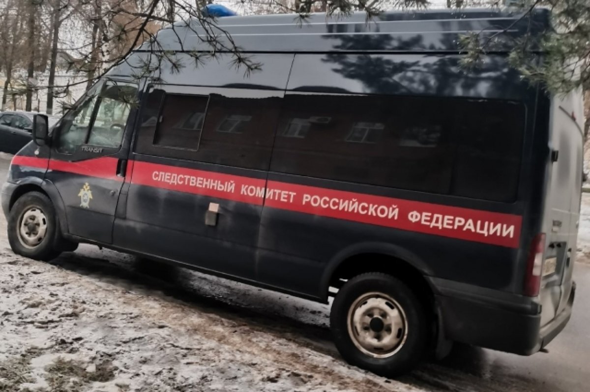    Зверски зарезал.