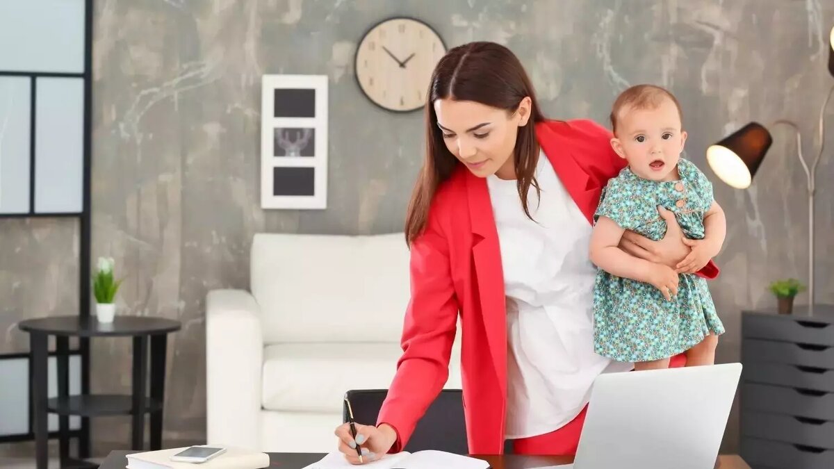     Вступил в силу закон, который запрещает увольнение родителей-одиночек с детьми до 16 лет. Эксперты уже отмечают подводные камни нового закона: работодатели во избежание инцидентов могут начать отказывать в приеме на работу одиноким родителям. В нюансах нового закона разбирались «НИ».