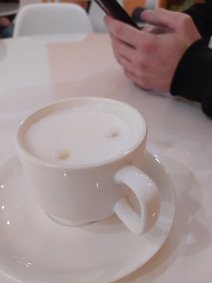 капучино в театре Эрмитаж по цене до 100 рублей за чашечку