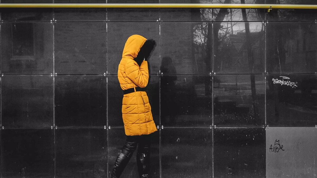     65-летняя нижегородка взяла кредит и перевела аферистам 5,5 млн рублей из-за угроз завести против нее дело о госизмене. Информацию об этом предоставили в пресс-службе ГУ МВД России по региону.