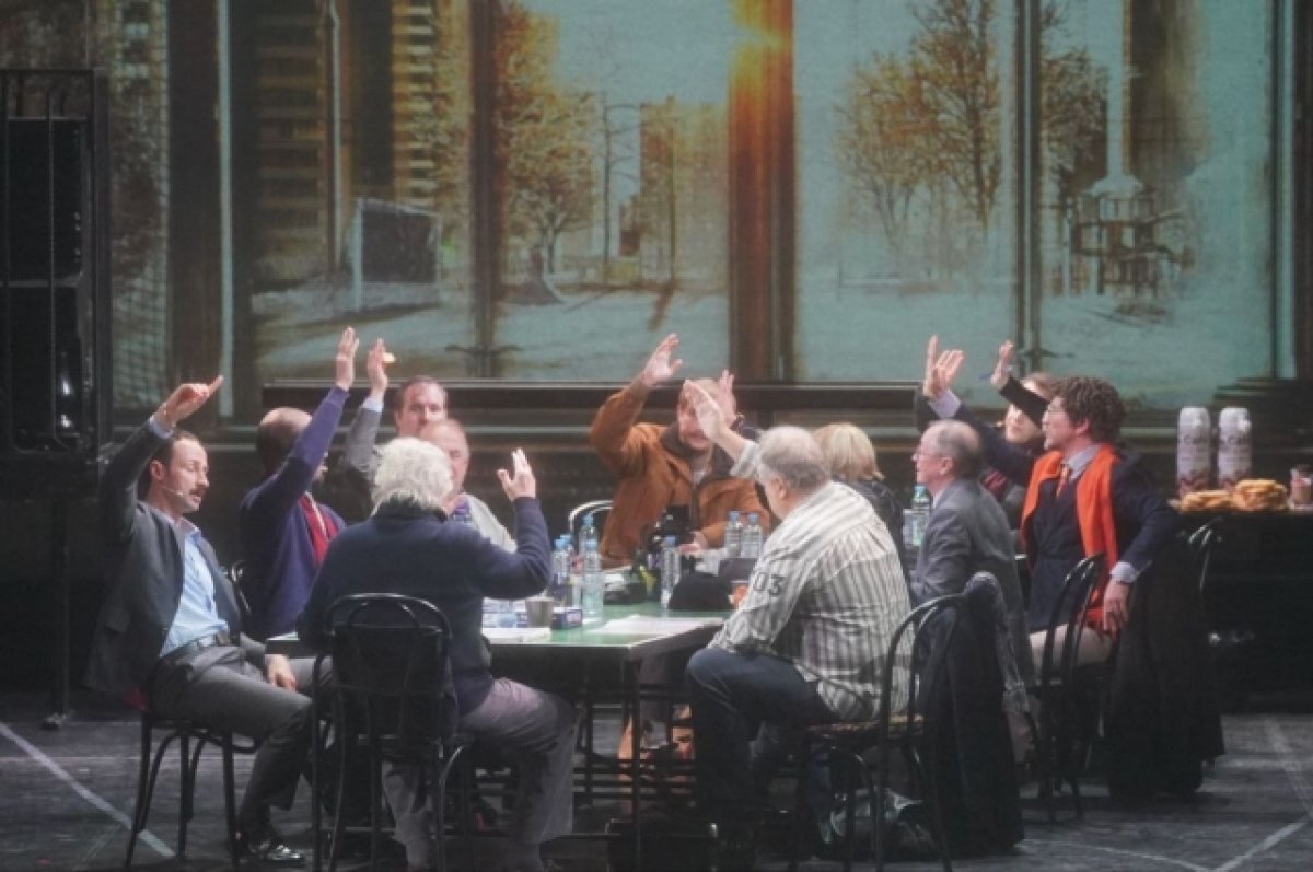    Никита Михалков представил самарцам свой спектакль «12»