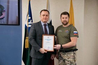    Представителей Молодежной палаты при сургутской думе отметили благодарностями фонда «Защитники Отечества»