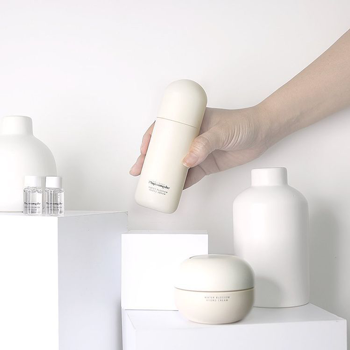 Попробуйте наш Ревитализирующий лосьон (Phymongshe), обогащенный фруктовыми экстрактами, ценными сортами натуральных масел, церамидами. 